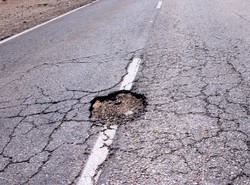 Urzędnicy idą na wojnę z kiepskimi drogami