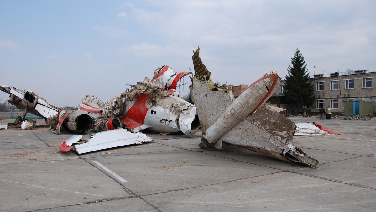 Wrak Tu-154 pięć lat po katastrofie nadal znajduje się w Smoleńsku, jest w gestii rosyjskiej prokuratury. Polskie władze zabiegają nieprzerwanie o jego zwrot. Zwrotu szczątków maszyny chce też polska prokuratura, ale zastrzega, że nie jest to konieczne do zakończenia śledztwa.