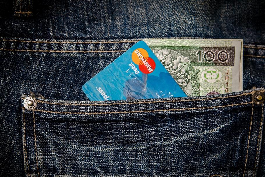 Mastercard i Visa zwiększą z 50 do 100 zł limit transakcji zbliżeniowych