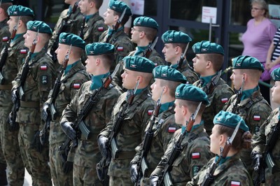 Zarobki żołnierzy w Polsce w 2026 roku. Podwyżki dla wojska przesądzone. Oto wyliczenia brutto i netto