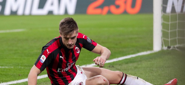 Liga włoska: Bramkarz Sassuolo wyleciał z boiska po faulu na Krzysztofie Piątku [WIDEO]