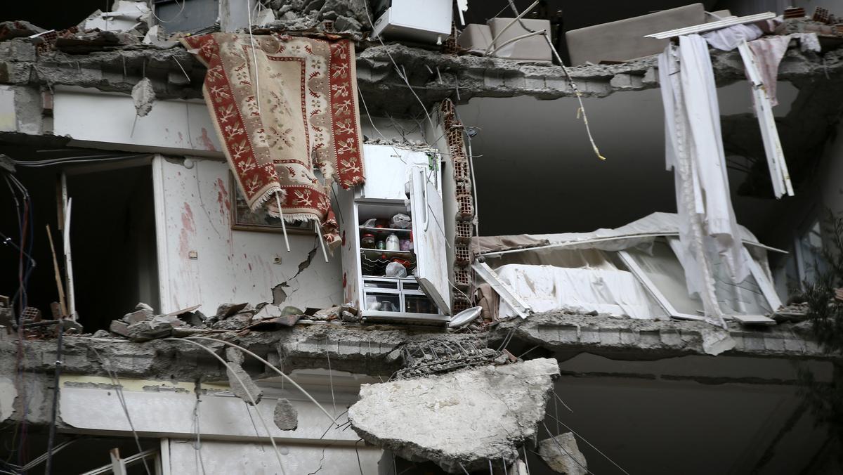 Trzęsienie ziemi w Turcji. Ruiny 14-piętrowego wieżowca w miejscowości Adana