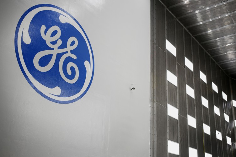 General Electric (GE) to amerykański konglomerat działający m.in.  branżach produkcji maszyn i sprzętu, produkcji energii czy też ropy naftowej. Firma powstała oficjalnie w 1892 roku poprzez połączenie dwóch przedsiębiorstw: Edison Electric Light  i Thomson-Houston Company. W czasie ponad stuletniej historii w laboratoriach GE powstało szereg wynalazków, między innymi lodówka, żarówka, gramofon oraz silnik prądu stałego.