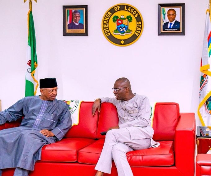 Lagos Gov Sanwo-Olu receives Health Minister Ehanire in his office on coronavirus containment and harmonisation plans (Twitter: @Jidesanwoolu)