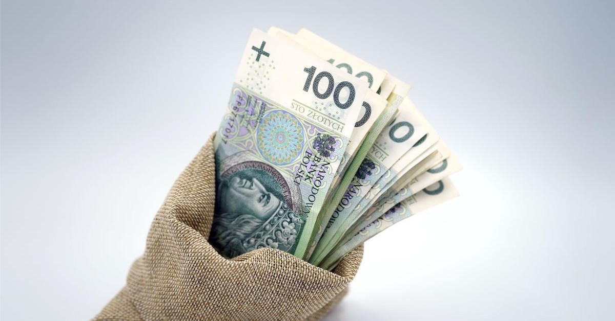 Koniec znienawidzonego podatku. Na kontach Polaków zostanie więcej pieniędzy. MF już pracuje nad zmianami. Co na to Prezydent-elekt?