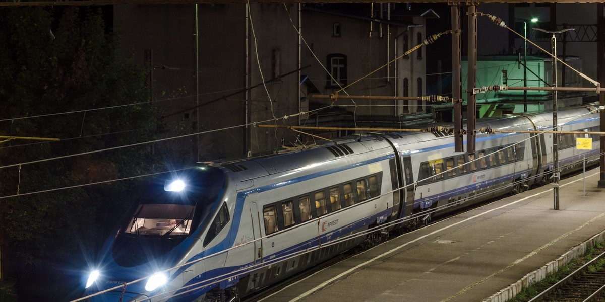 W nocy z 28 na 29 października na godzinę staną pociągi PKP Intercity