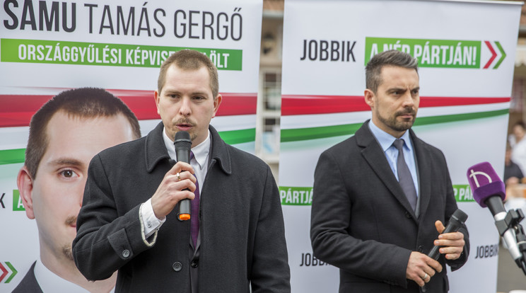 A még 2018 márciusában készült képen még képviselőjelöltként áll  Samu Tamás Gergő a Jobbik akkori elnöke, a pártnak kudarcot hozó választás után ígéretéhez híven lemondott Vona Gábor mellett / Fotó: MTI - Rosta Tibor