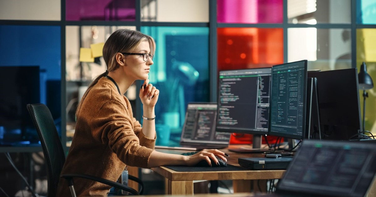 Zmiana zakładu pracy: konieczne jest szkolenie wstępne, ale nie zawsze okresowe