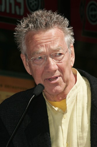 Ray Manzarek podczas odsłonięcia gwiazdy The Doors na Hollywood Walk of Fame w 2007 roku