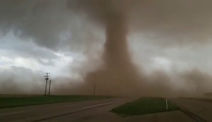 AP_tornado_u_Teksasu_snimljen_iz_blizine_vesti_blic_safe_JD_GP_02.jpg