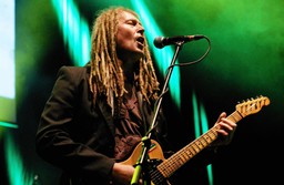 Dariusz „Maleo” Malejonek: Przyjąć uchodźców? Ale oni nie chcą tu przyjeżdżać