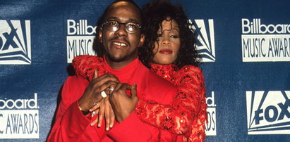 Były mąż Whitney Houston otworzył się na temat śmierci gwiazdy i ich córki. Tuż po tych tragediach spadł na niego kolejny cios