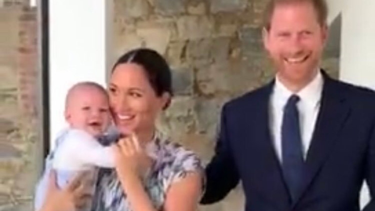 To trzeci dzień królewskiej trasy po Afryce. Meghan i Harry zaskoczyli wszystkich, bo na spotkanie ze słynnym Desmondem Tutu, wybrali się wraz z czteromiesięcznym synem Archim.