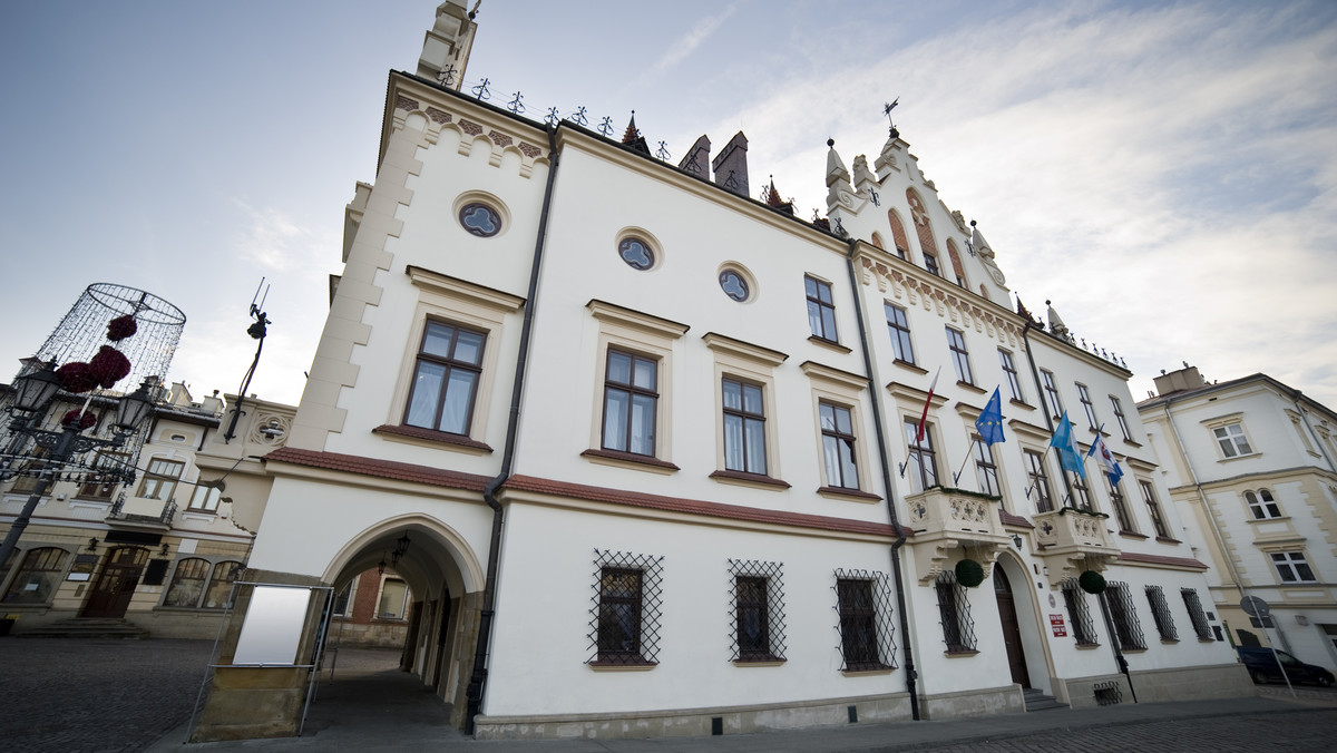 Od stycznia 2017 r. sołectwo Bzianka będzie w granicach administracyjnych Rzeszowa. Zgodę na to wydała Rada Ministrów.