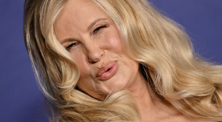 Jennifer Coolidge a Fehér lótusz második évadának premierjén