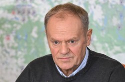Donald Tusk odpowiada na posty prawicy. "Niżej upaść nie można"