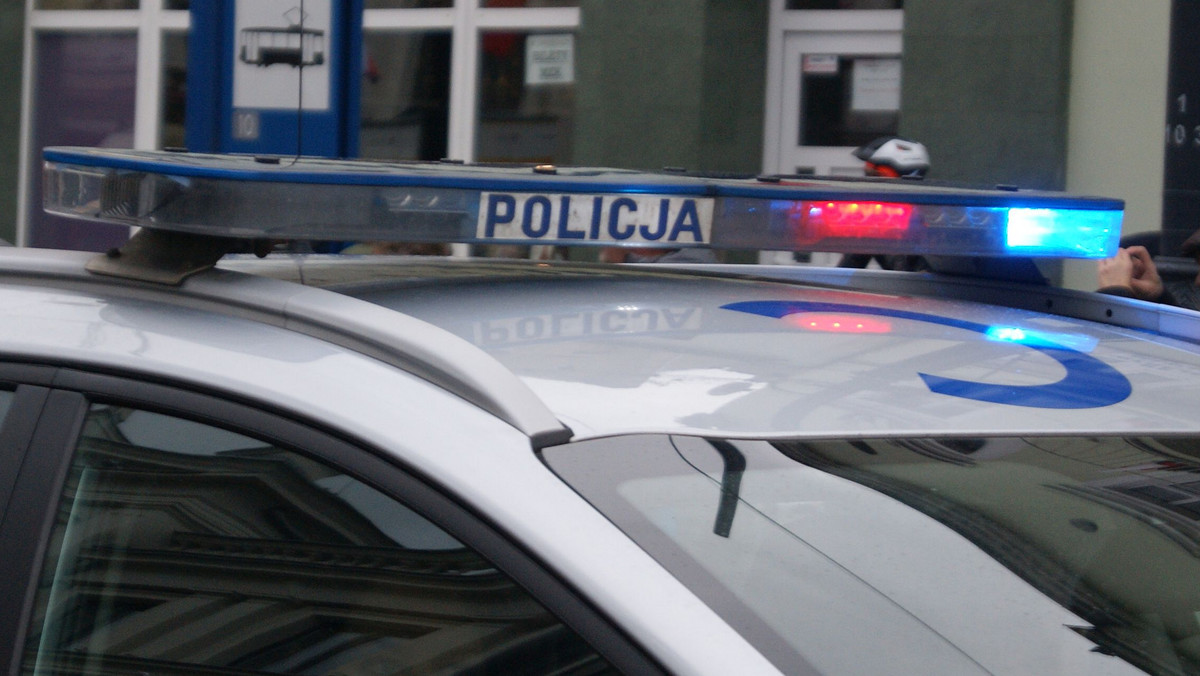 Dziś rano do szpitala dziecięcego we Włocławku trafiła 14-miesięczna dziewczynka, która wypadła z okna mieszkania na drugim piętrze. Jej pijany ojciec został zatrzymany i prawdopodobnie usłyszy dziś lub jutro zarzuty.