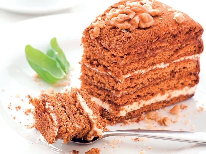 33250_stock-photo-honey-cake-67959580