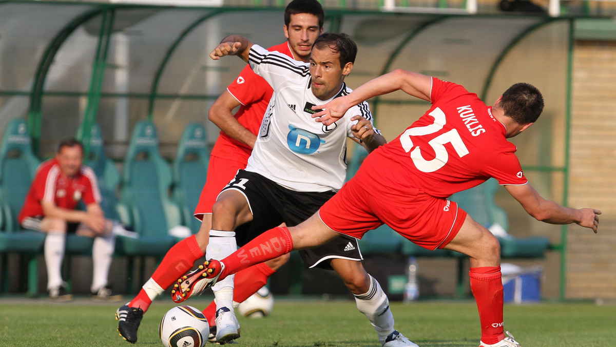 Nie taka Legia straszna jak ją malują - to wniosek po drugim meczu sparingowym na zgrupowaniu w Grodzisku Wielkopolskim. Bardzo defensywnie ustawiony Widzew zneutralizował atuty legionistów i utrzymał bezbramkowy remis.