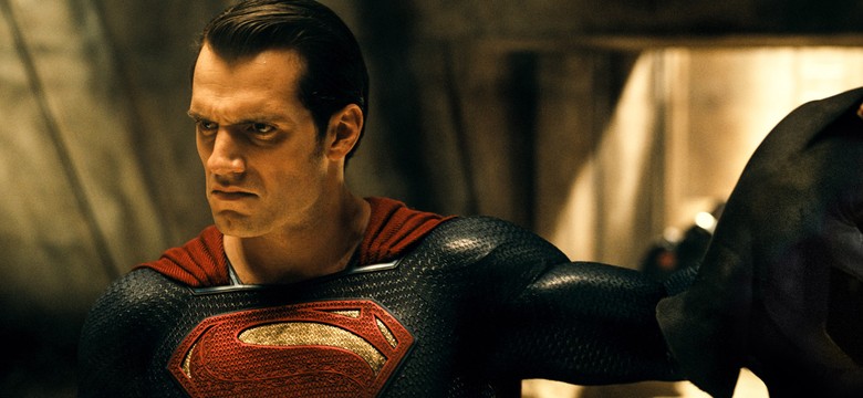"Batman v Superman: Świt sprawiedliwości": komiksowi giganci rządzą w kinach, choć krytycy ich nie oszczędzają