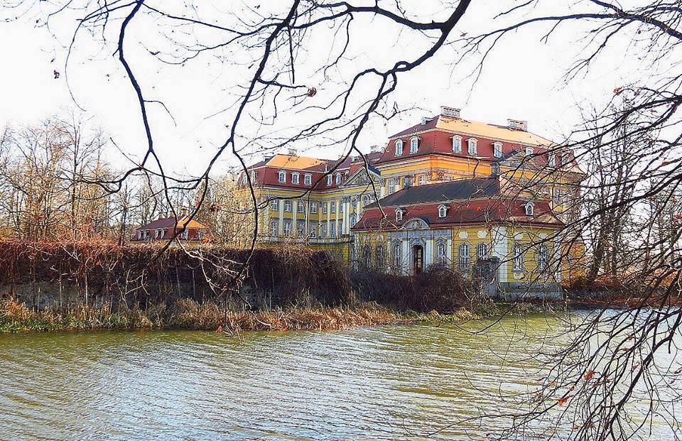 Radomierzyce - pałac, niezwykła historia i tajemnicze archiwa - Podróże