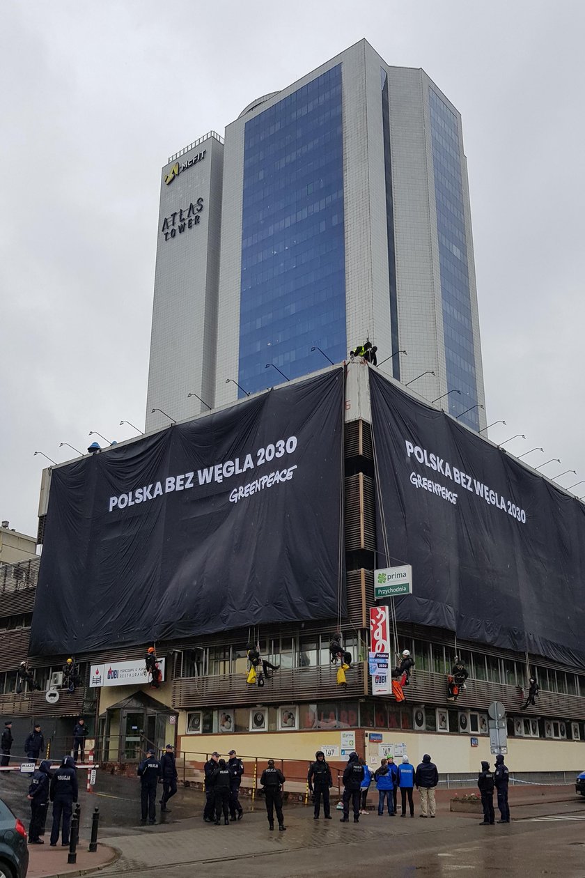 Śmiała akcja. Zrobili to z budynkiem PiS. Ale to nie wszystko...