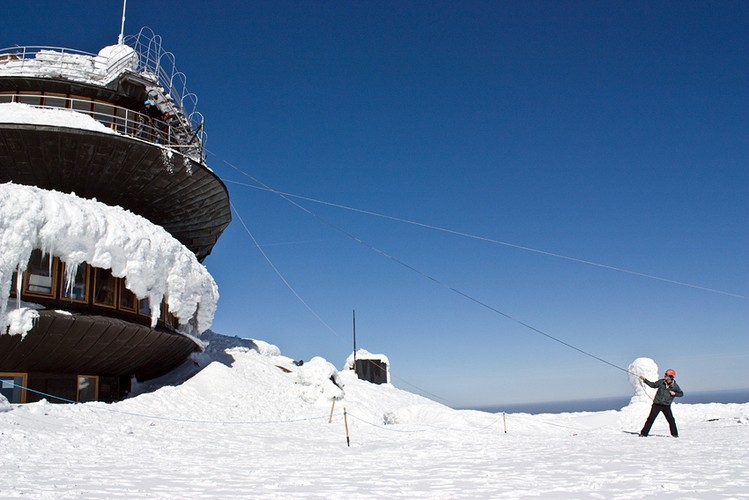 Trwają prace rozbiórkowe na Śniezce.