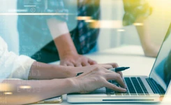 Polacy chcą pracować w IT. Ile tak naprawdę zarabiają programiści?