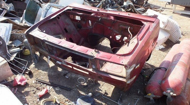 Ellopták, szétszedték, majd a Lada darabjait egy fémátvevőhelyen értékesítették /Fotó: Police.hu
