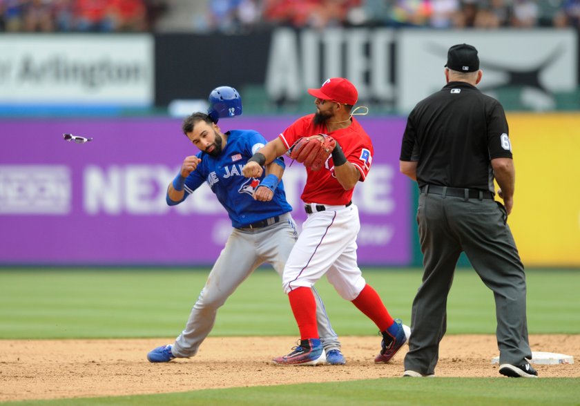 Toronto Blue Jays - Texas Rangers zakończone bójką! Co za cios!