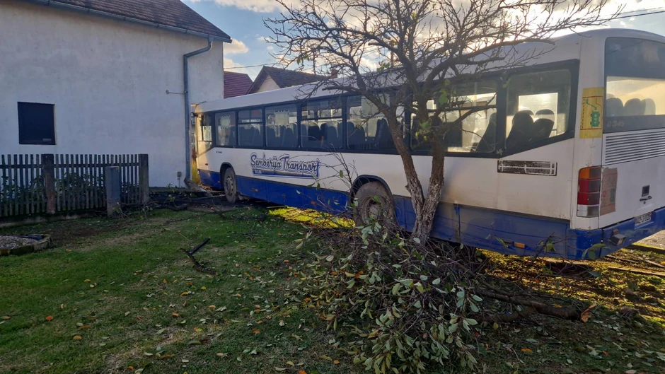 autobus udario u kuću