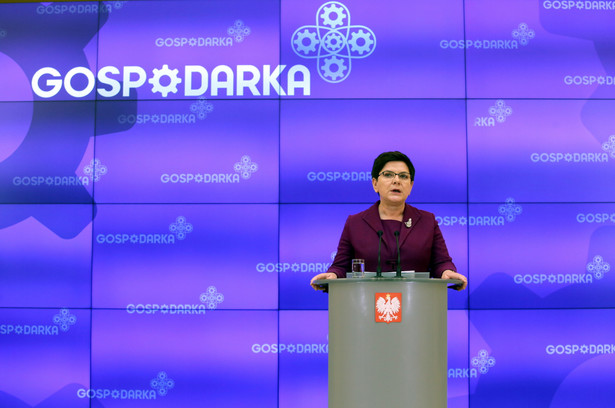 Premier Beata Szydło: Nie mowy o dymisji Antoniego Macierewicza