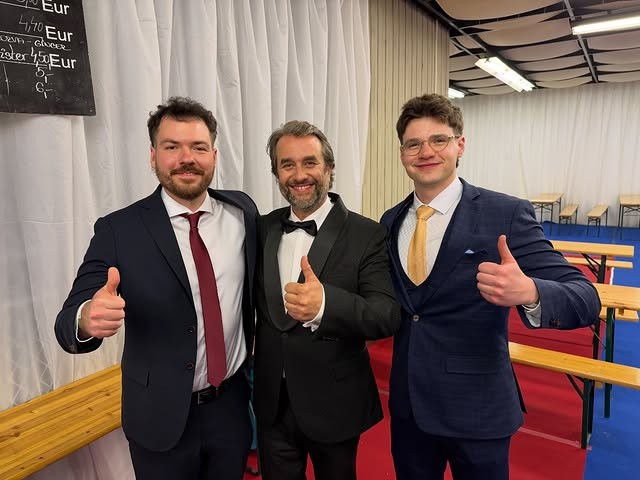 Slovenskí influenceri a zabávači Karol Grilling (vľavo) a Peter Husár (vpravo) a herec Vladimír Kobielsky.