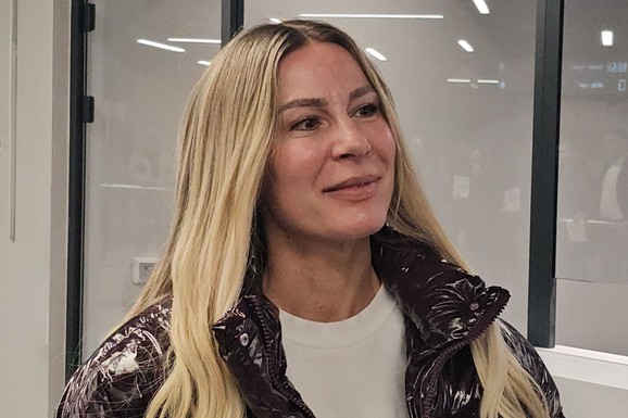 "SVI JE NEŠTO NAPADAJU, NIJE FER, PRETERALI SU" Vesna Đogani sad brani Milicu Pavlović, promenila ploču: "Koga ne gotivim sa estrade to se vidi" (Video)