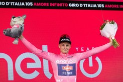 Yates wygrał czasówkę, van der Poel nadal liderem Giro d'Italia