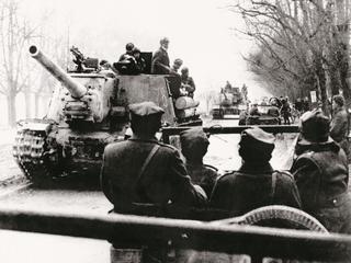 Sowieckie i polskie oddziały w czasie walk w Berlinie