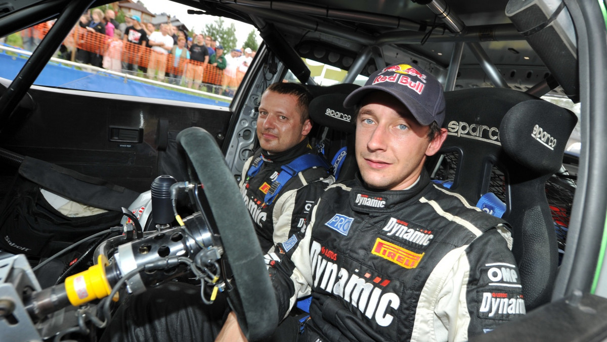 Michał Kościuszko z pilotem Maciejem Szczepaniakiem (Mitsubishi Lancer Evo X) są na drugiej pozycji po czterech odcinkach specjalnych w kategorii PWRC (Production Car World Rally Championship) w Rajdzie Argentyny, szóstej rundzie mistrzostw świata.