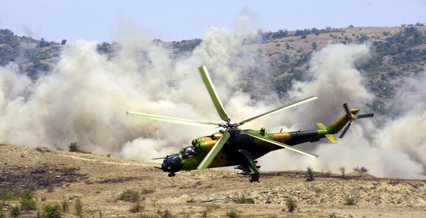 Mi-24 to ciężki śmigłowiec bojowy. Polscy żołnierze, służący w Afganistanie wyposażeni są w osiem takich maszyn i cztery Mi-17. PAP