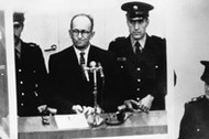 Adolf Eichman podczas procesu w Jerozolimie w 1961 r. Został uznany winnym zbrodni przeciwko ludzkości. Wyrok wykonano w maju 1962 r. 