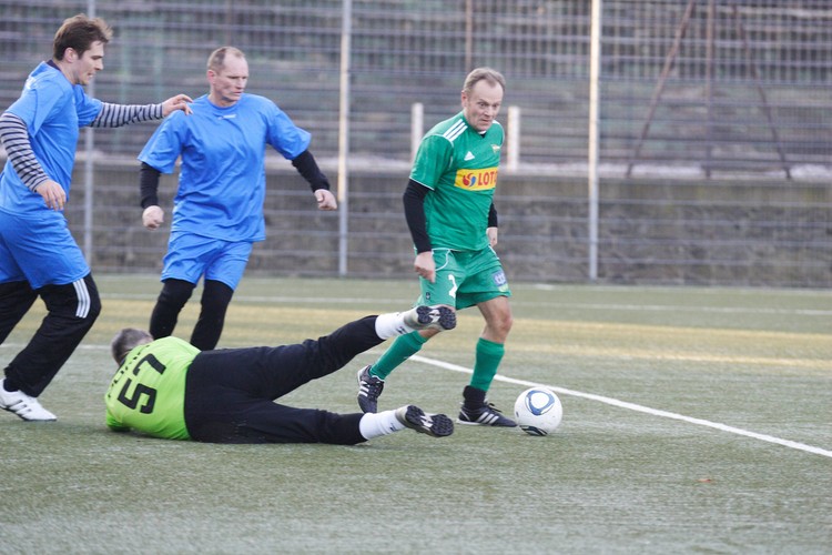 Donald Tusk jest w formie. Strzelił gola w sylwestrowym meczu