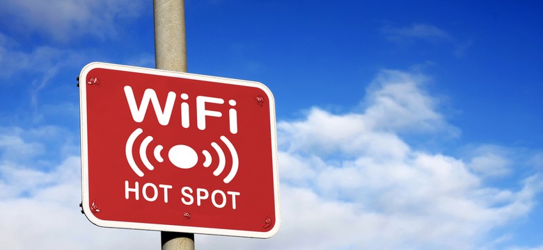 Czy leci z nami wi-fi? LOT wprowadzi internet w samolotach