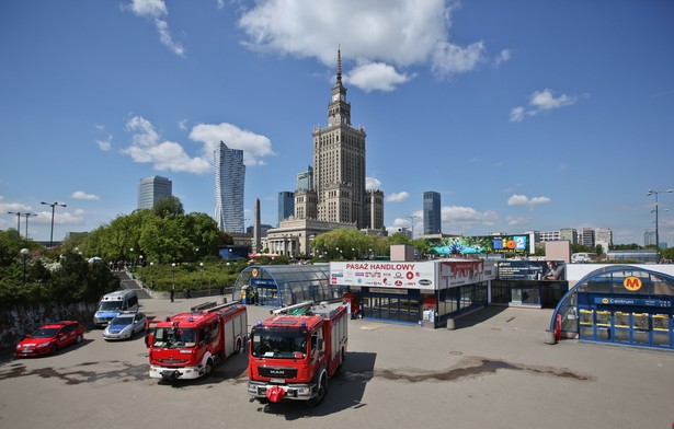 Służby czujne po alarmach w warszawskim metrze