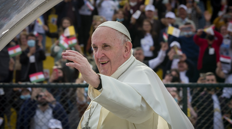 Ferenc pápa szeptember 12-én szentmisét tart a  Hősök terén / Fotó: MTI/Fehér Bertalan