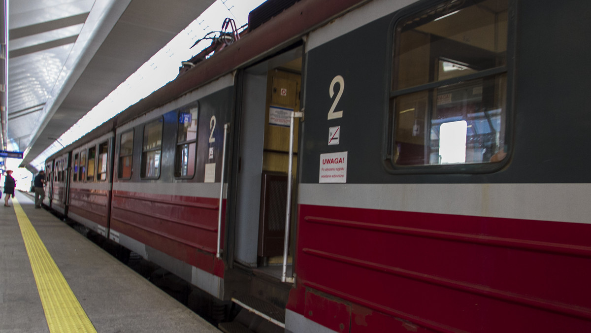 Specjalnie dla czytelników Faktu policzyliśmy i sprawdziliśmy szacowany czas podróży samolotami, pociągami, autobusami i samochodami pomiędzy dużymi polskimi miastami.