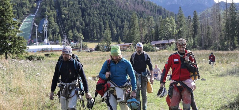 Naczelnik TOPR: Wciąż poszerzamy przejście w kierunku poszukiwanych grotołazów