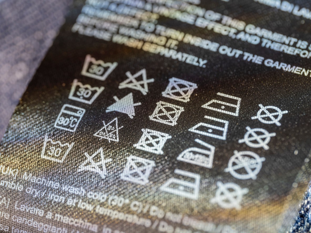 Štvorec s kruhom uprostred znázorňuje sušičku.