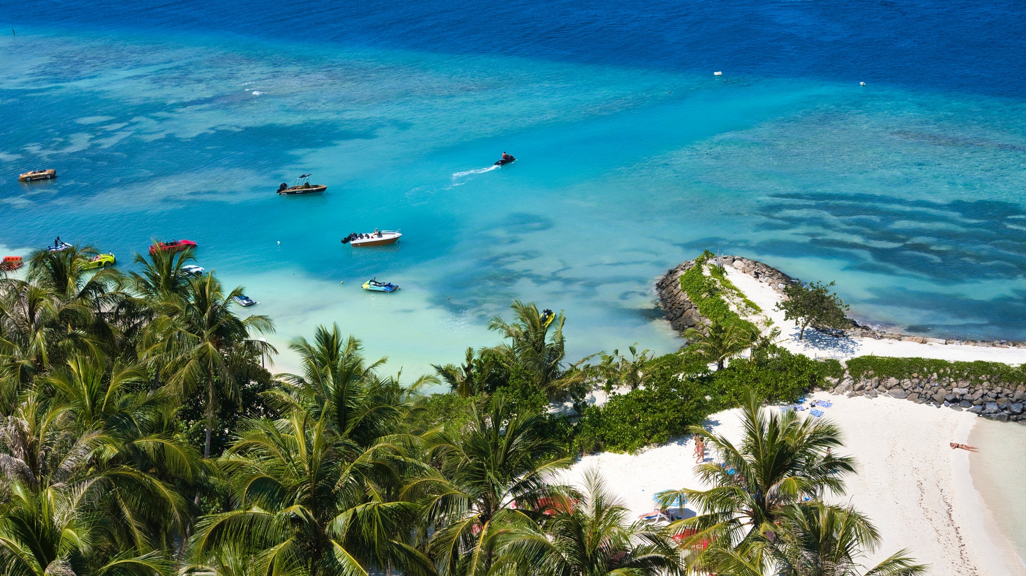 Pohľad na pláž na Maafushi.