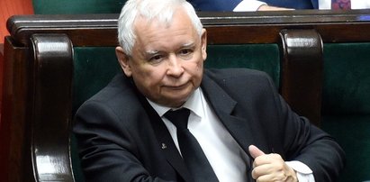 PiS z tylko 211 szablami w Sejmie? Jeśli to prawdziwy scenariusz, w ławach opozycji już mogą zacierać ręce. Jednak jest pewne "ale". Zaskakujący sondaż!