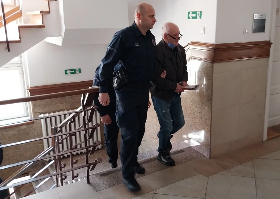 Zatvorski stražari privode Gorana Džonića na suđenje  