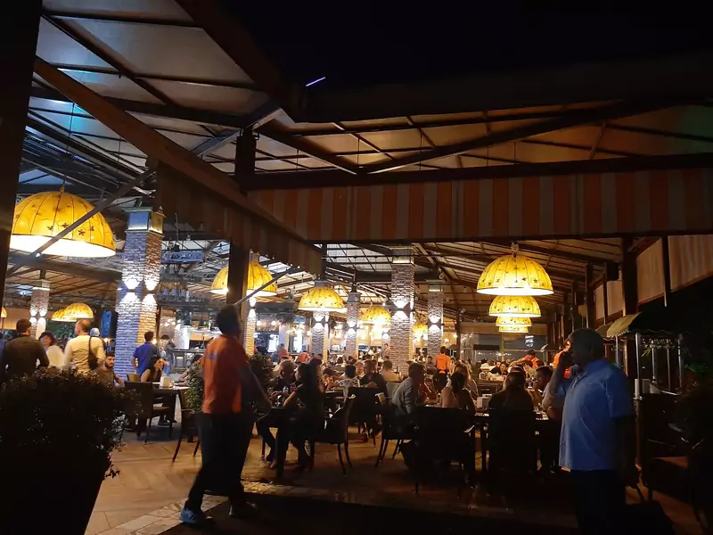 Restauracja Sunrise w Batumi co wieczór zapewnia muzykę na żywo